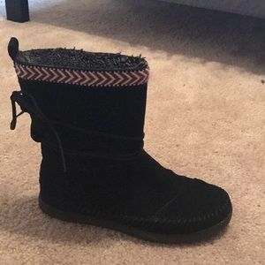 Toms boots with a fuzzy interior